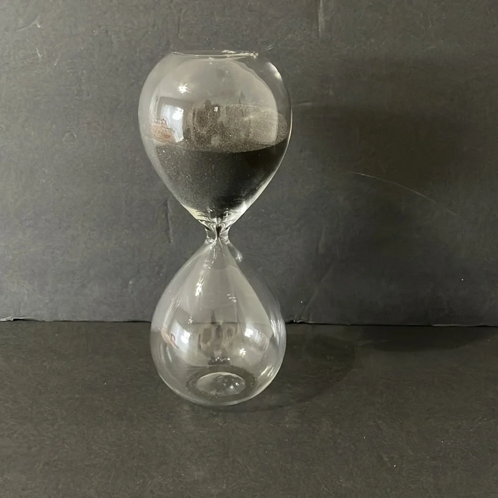 BLACK SAND HOURGLASS